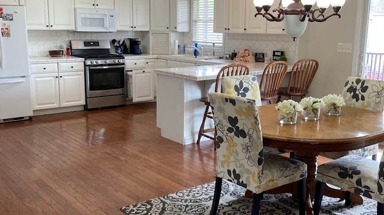 Clean open-plan kitchen and dining room in an Indiana home